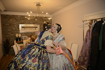 Se entregan editadas y  en impresion en papel tamaño 15x21