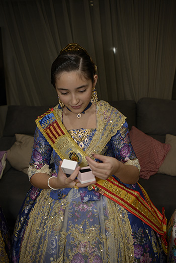 Se entregan editadas y  en impresion en papel tamaño 15x21