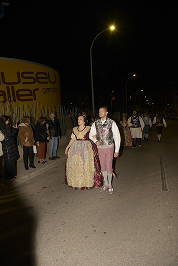 Se entregan editadas y  en impresion en papel tamaño 15x21