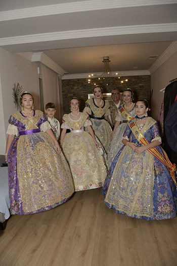 Se entregan editadas y  en impresion en papel tamaño 15x21