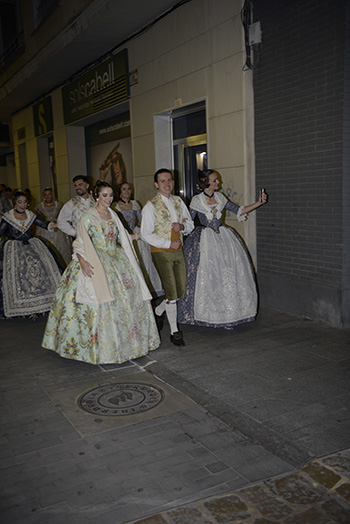 Se entregan editadas y  en impresion en papel tamaño 15x21