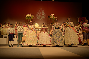 Se entregan editadas y  en impresion en papel.