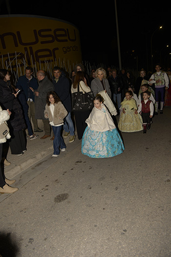 Se entregan editadas y  en impresion en papel tamaño 15x21