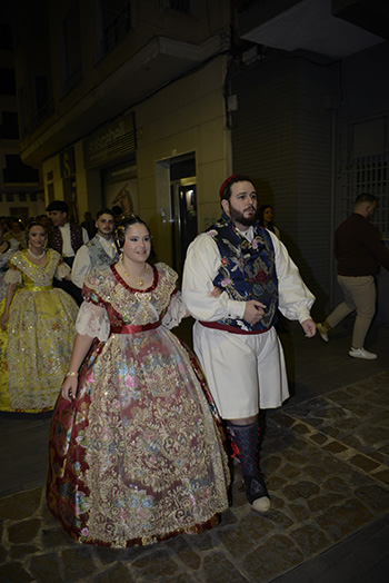 Se entregan editadas y  en impresion en papel tamaño 15x21