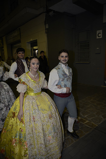 Se entregan editadas y  en impresion en papel tamaño 15x21