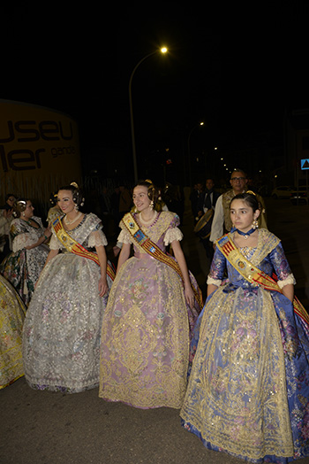 Se entregan editadas y  en impresion en papel tamaño 15x21