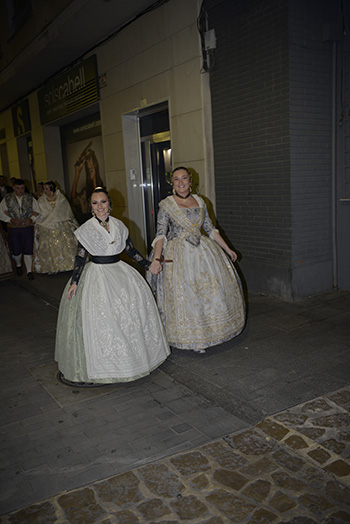 Se entregan editadas y  en impresion en papel tamaño 15x21