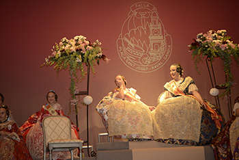 Se entregan editadas y  en impresion en papel.