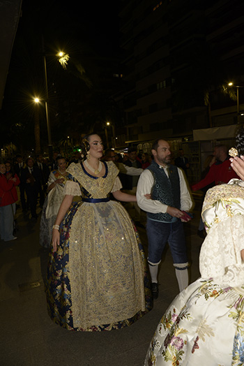 Se entregan editadas y  en impresion en papel tamaño 15x21