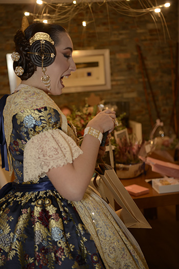 Se entregan editadas y  en impresion en papel tamaño 15x21