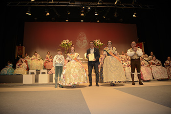 Se entregan editadas y en impresion en papel tamaño 15x21