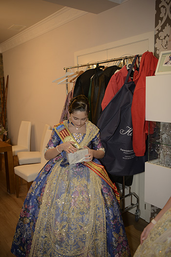 Se entregan editadas y  en impresion en papel tamaño 15x21