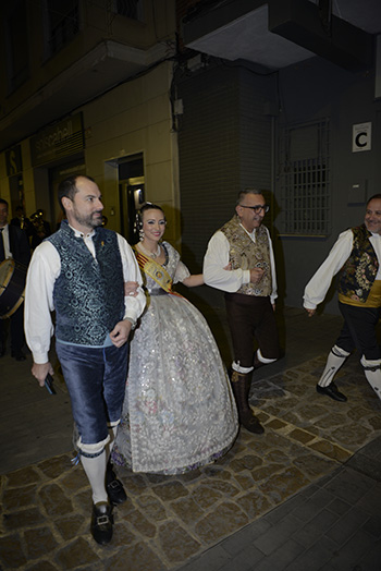 Se entregan editadas y  en impresion en papel tamaño 15x21