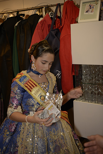 Se entregan editadas y  en impresion en papel tamaño 15x21