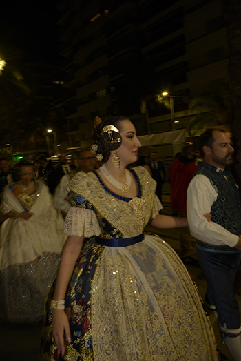 Se entregan editadas y  en impresion en papel tamaño 15x21