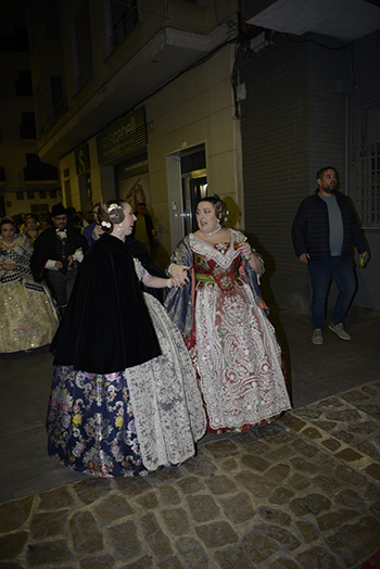 Se entregan editadas y  en impresion en papel tamaño 15x21