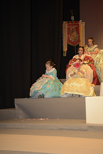 Se entregan editadas y en impresion en papel tamaño 15x21