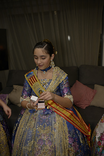 Se entregan editadas y  en impresion en papel tamaño 15x21