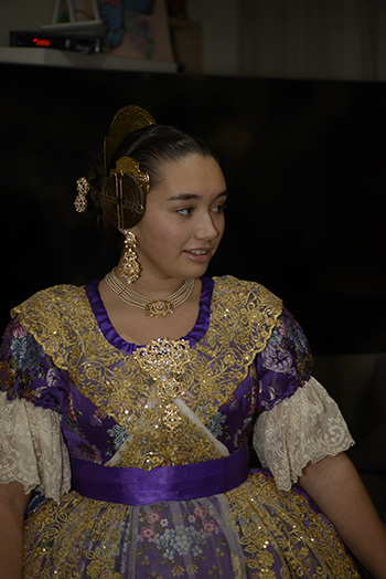 Se entregan editadas y  en impresion en papel tamaño 15x21