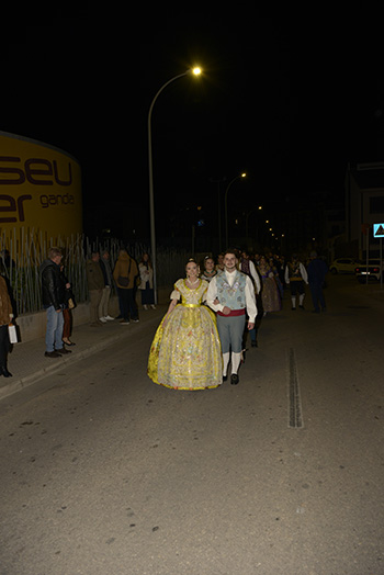 Se entregan editadas y  en impresion en papel tamaño 15x21