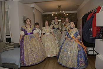 Se entregan editadas y  en impresion en papel tamaño 15x21