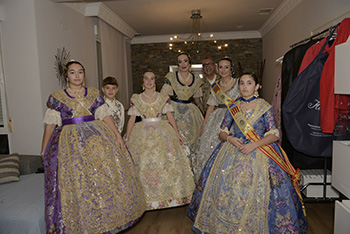 Se entregan editadas y  en impresion en papel tamaño 15x21