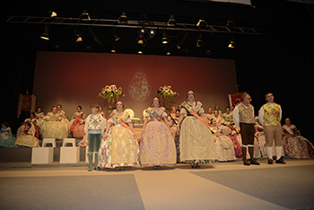 Se entregan editadas y  en impresion en papel tamaño 15x21