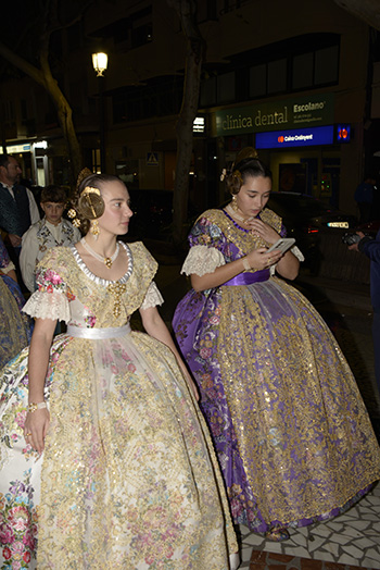 Se entregan editadas y  en impresion en papel tamaño 15x21