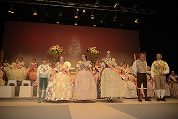 Se entregan editadas y en impresion en papel tamaño 15x21