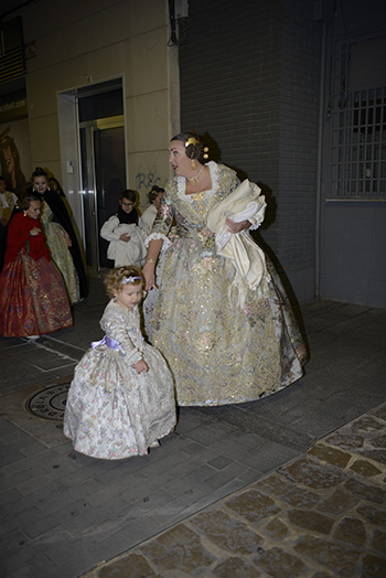 Se entregan editadas y  en impresion en papel tamaño 15x21