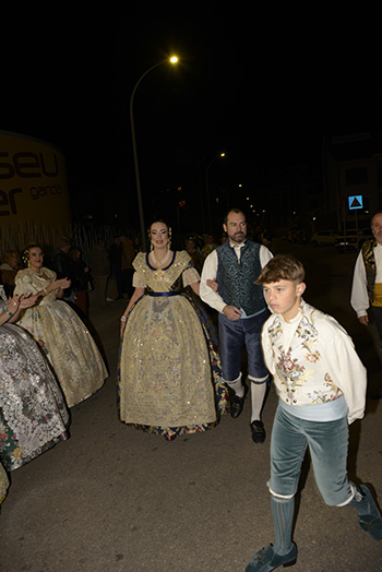 Se entregan editadas y  en impresion en papel tamaño 15x21