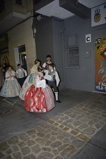 Se entregan editadas y  en impresion en papel tamaño 15x21