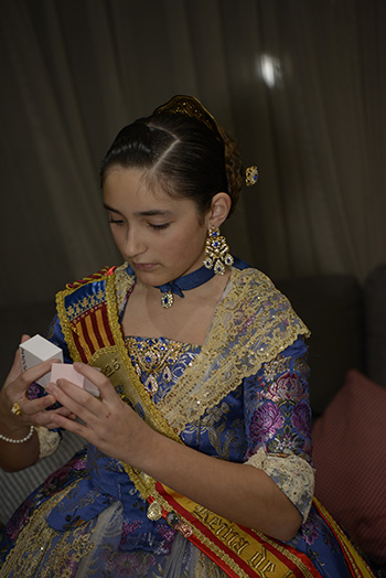 Se entregan editadas y  en impresion en papel tamaño 15x21