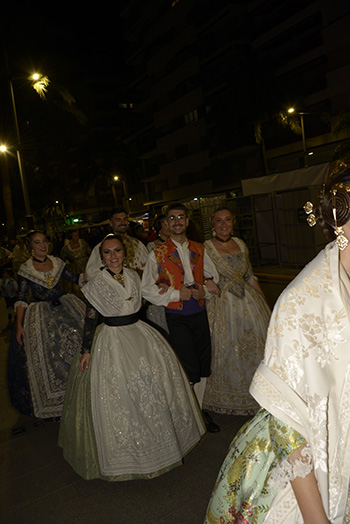 Se entregan editadas y  en impresion en papel tamaño 15x21