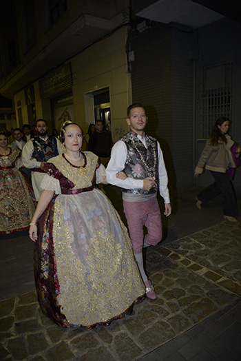 Se entregan editadas y  en impresion en papel tamaño 15x21