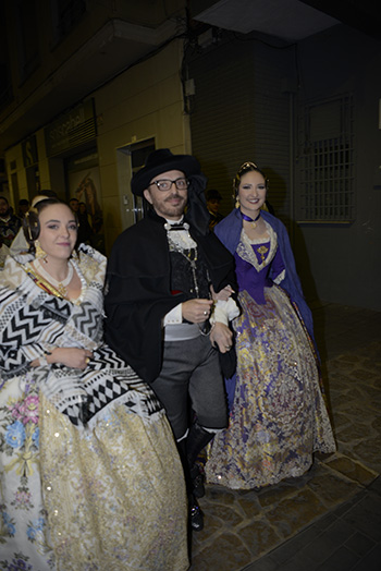 Se entregan editadas y  en impresion en papel tamaño 15x21