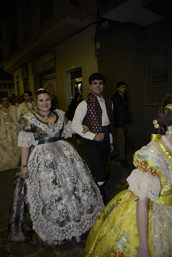 Se entregan editadas y  en impresion en papel tamaño 15x21