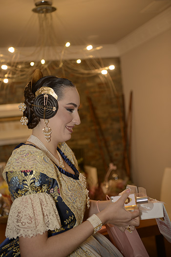 Se entregan editadas y  en impresion en papel tamaño 15x21