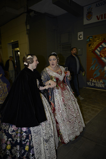 Se entregan editadas y  en impresion en papel tamaño 15x21