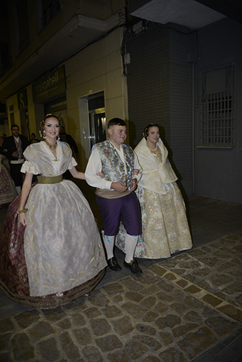 Se entregan editadas y  en impresion en papel tamaño 15x21