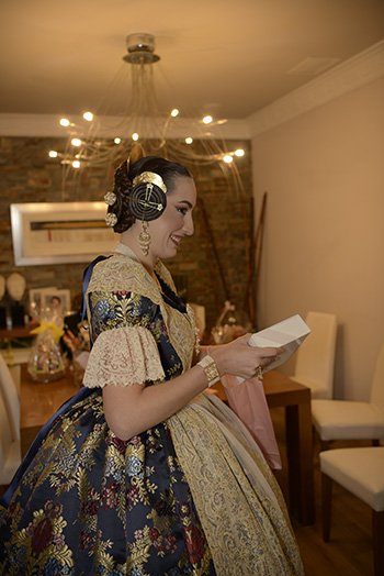 Se entregan editadas y  en impresion en papel tamaño 15x21