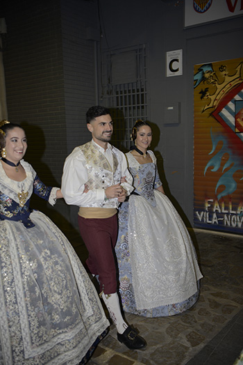 Se entregan editadas y  en impresion en papel tamaño 15x21