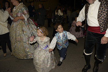 Se entregan editadas y  en impresion en papel tamaño 15x21