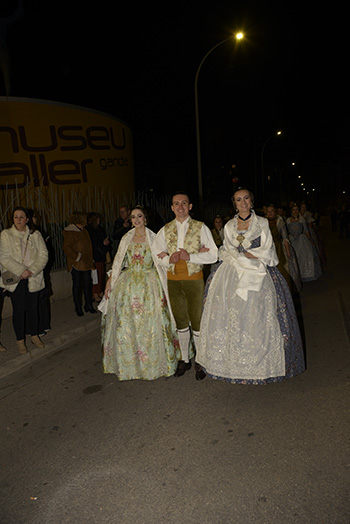 Se entregan editadas y  en impresion en papel tamaño 15x21