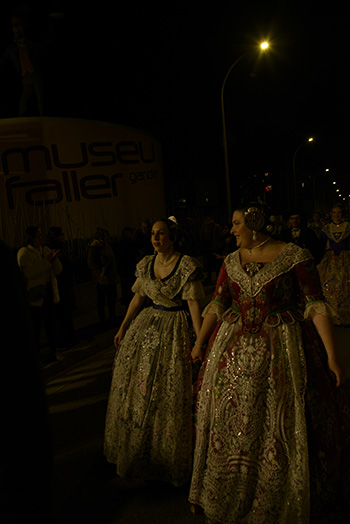 Se entregan editadas y  en impresion en papel tamaño 15x21