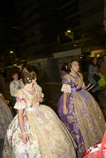 Se entregan editadas y  en impresion en papel tamaño 15x21