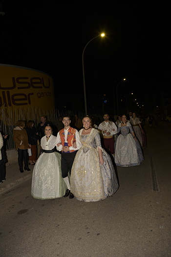 Se entregan editadas y  en impresion en papel tamaño 15x21