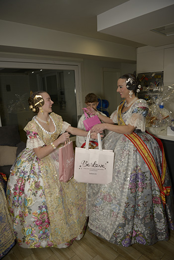 Se entregan editadas y en impresion en papel tamaño 15x21