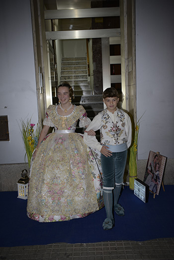 Se entregan editadas y  en impresion en papel tamaño 15x21