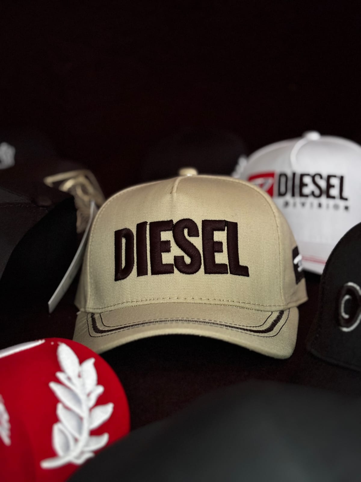 Gorras de marca variadas